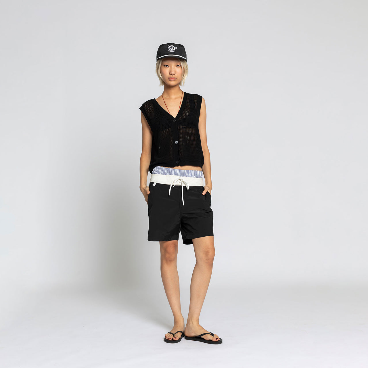 BLACK WHITE SURF SCHOOL SHORT